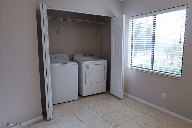 Building Photo - 1380 Green Valley Cir