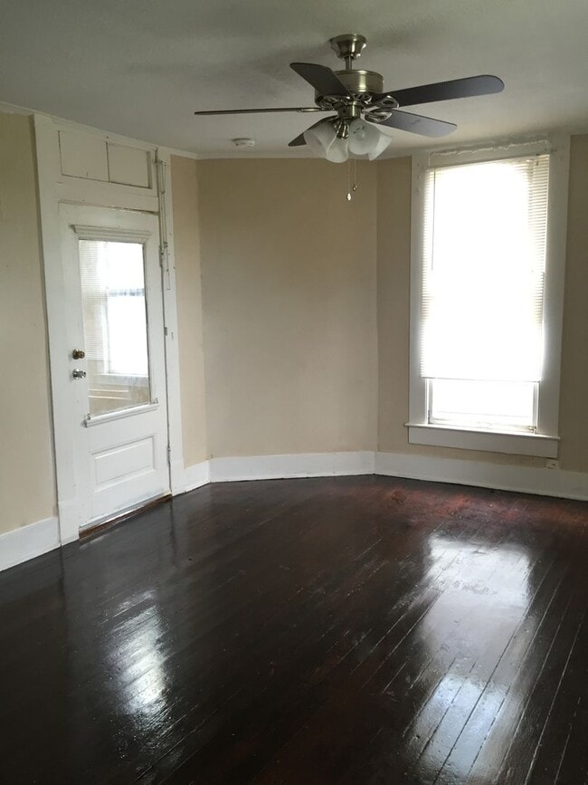 Building Photo - Prime Location, Endless Potential 3BR/1BA Haven