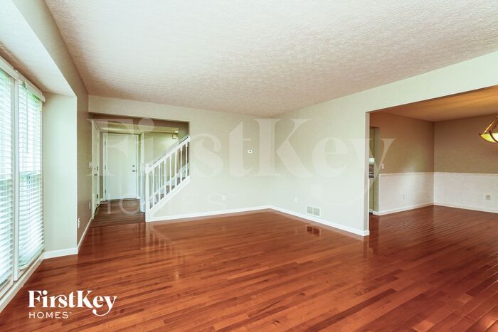 Building Photo - 841 Elgin Cir