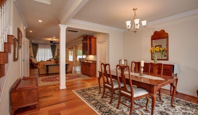 Building Photo - 3 Bedroom 2.5 Bath Townhouse style Condo in Great Neck