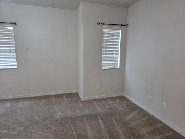 Building Photo - 380 N 500 W