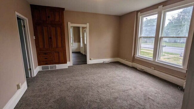 Building Photo - 704 E Prospect St