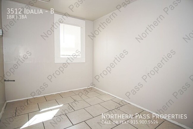 Building Photo - 1 BDR Duplex with Private Entrance!