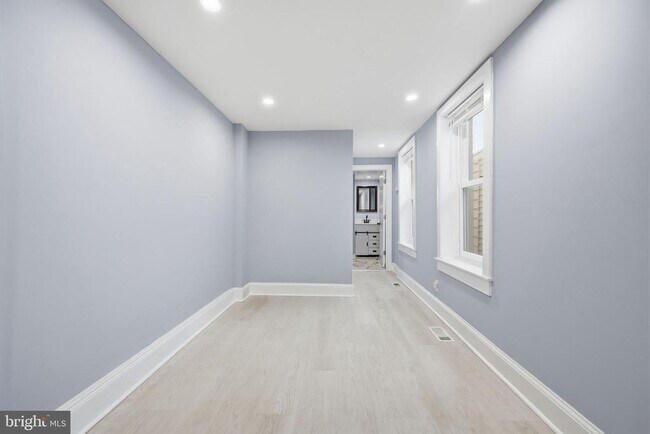 Building Photo - 1015 Riverside Ave