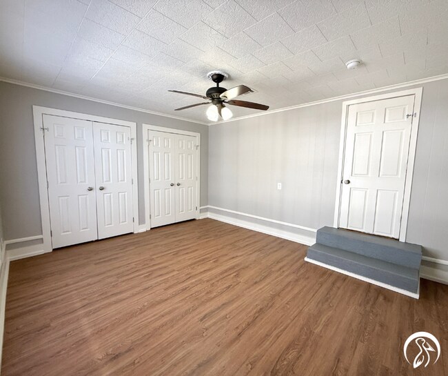 Building Photo - Spacious and Convenient