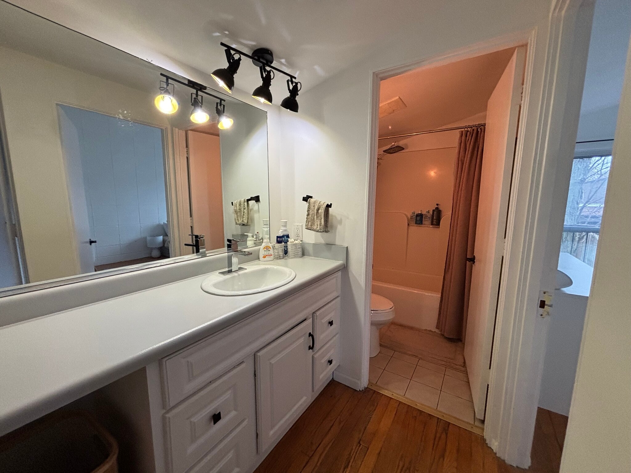 Building Photo - 434 Park Ln