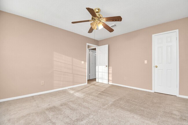 Building Photo - 8723 Rocky Valley Dr