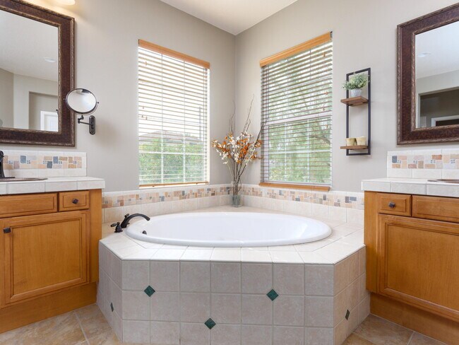 Building Photo - 29158 Black Pine Way