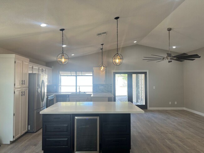 Building Photo - Tempe Home For Rent