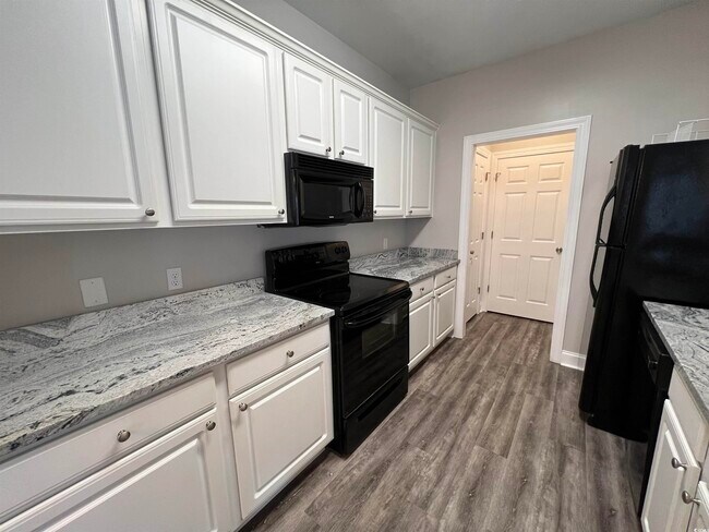 Building Photo - 2057 Silvercrest Dr