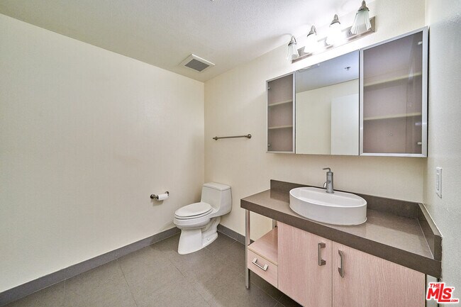 Building Photo - 1234 Wilshire Blvd