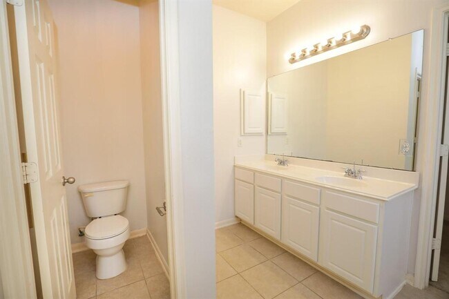 Building Photo - 12827 Pecan Shores Dr