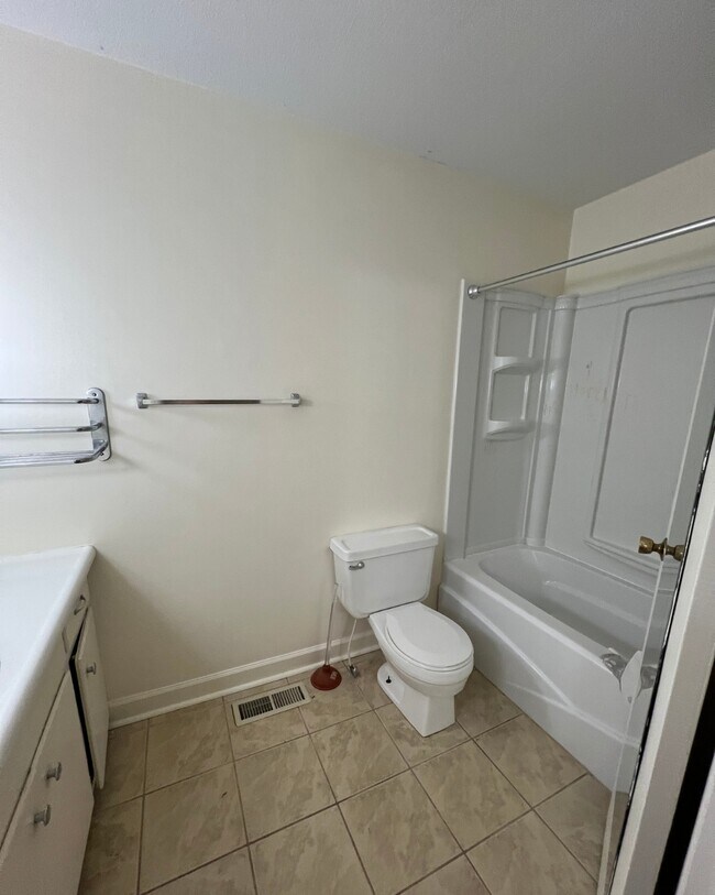Building Photo - 1521 Cedar Ln