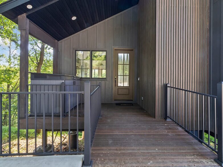 Building Photo - 2104 Almand Dr