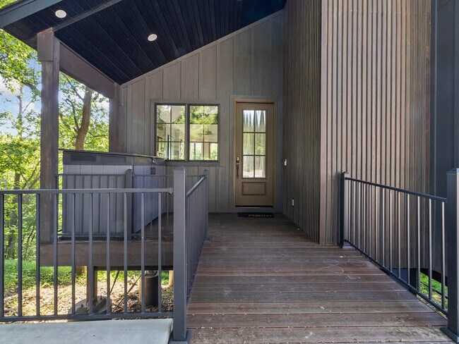 Building Photo - 2104 Almand Dr