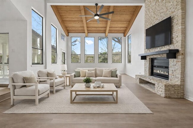 Building Photo - 2204 Toro Canyon Rd