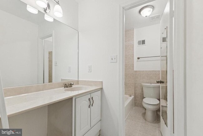 Building Photo - 10271 Braddock Rd