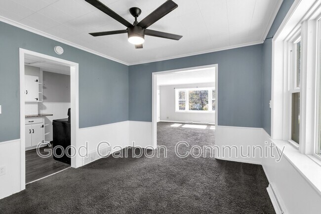 Building Photo - 4470 Seneca St