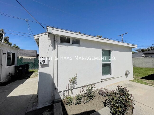 Primary Photo - 2133 W Columbia St