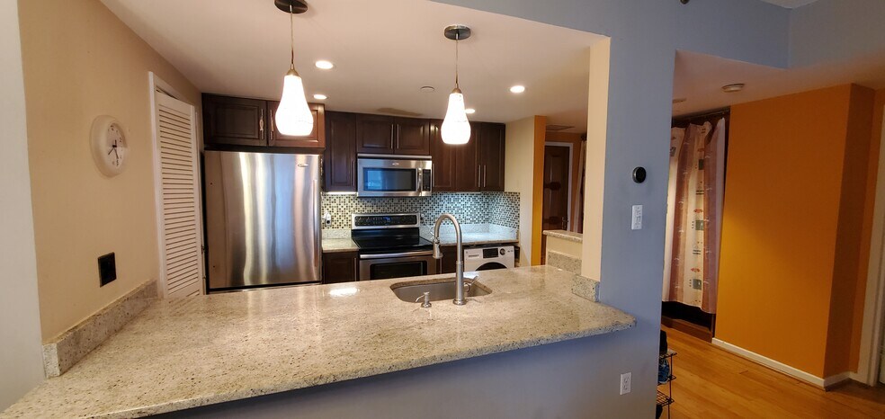 Building Photo - 1530 Key Blvd