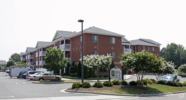 Building Photo - Parham Park Place I & II