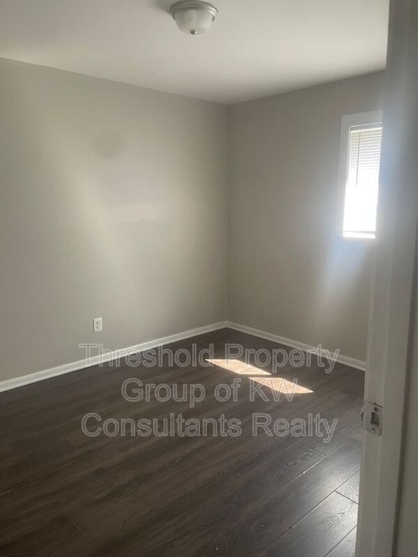 Building Photo - 1170 Bryden Rd