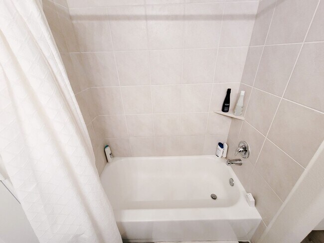 Building Photo - THIS THREE BED, FOUR BATH, CANAL FRONT HOM...