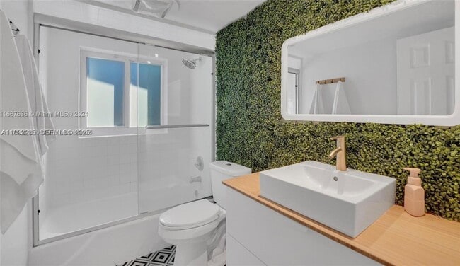 Building Photo - 640 NW 12th Ave