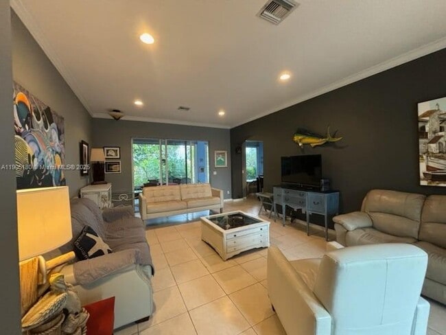 Building Photo - 365 NE Vanda Terrado