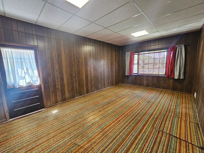 Building Photo - Manor View