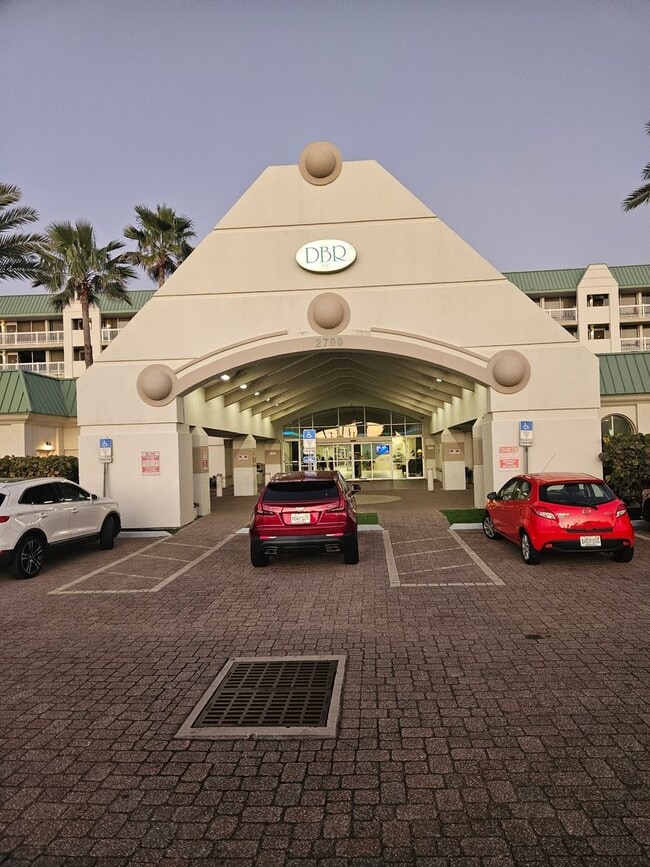 Building Photo - 1 BEDROOM 1 BATH CONDO