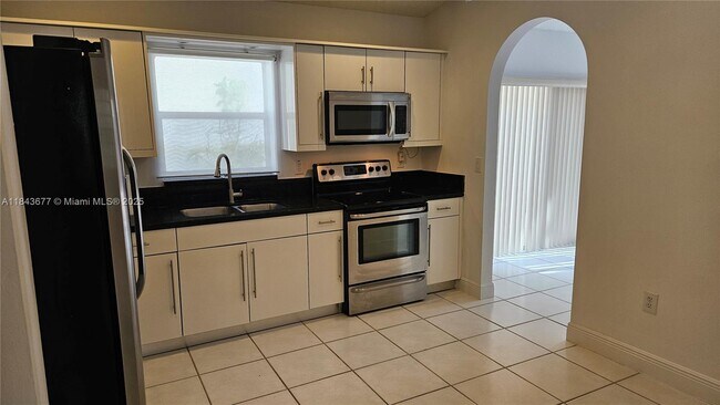 Building Photo - 5084 NW 112th Ct