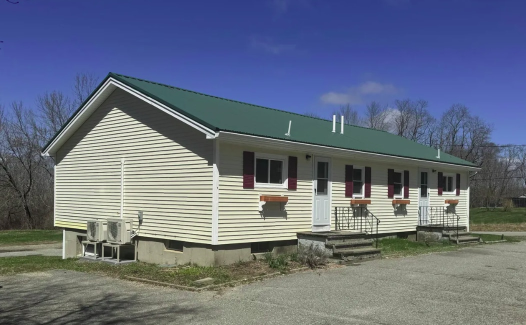Building Photo - 48 School House Rd