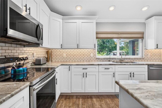 Building Photo - 4420 Porpoise Dr SE
