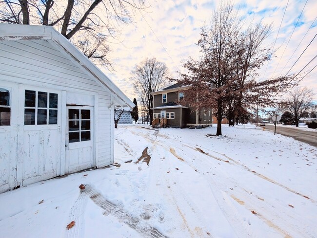 Building Photo - 328 N G St