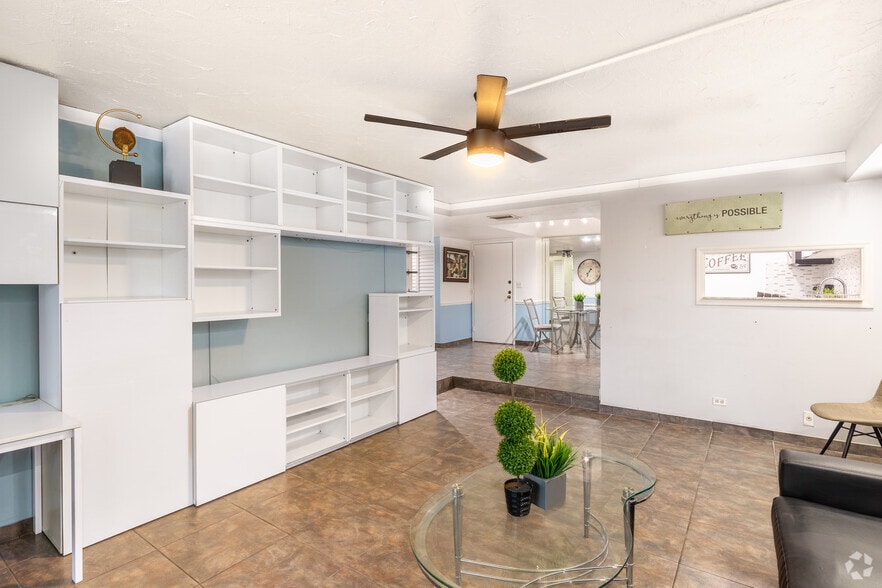 1BA, 1.5BA - 1,000SF - Living Room - Fully Furnished/ International Village