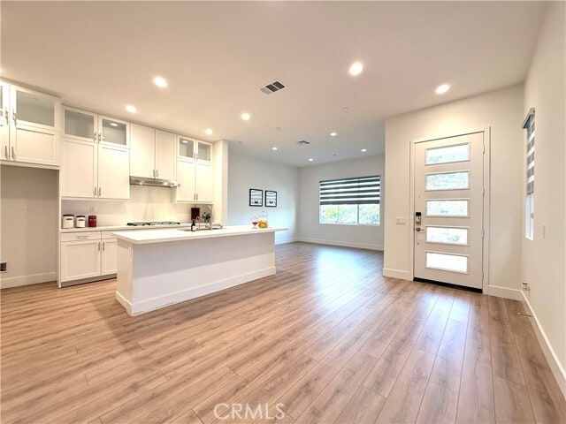 Building Photo - 273 Novel