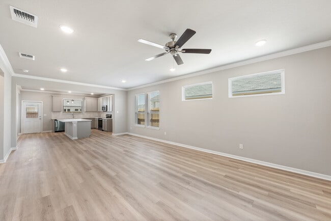 Building Photo - 517 La Parra Bend