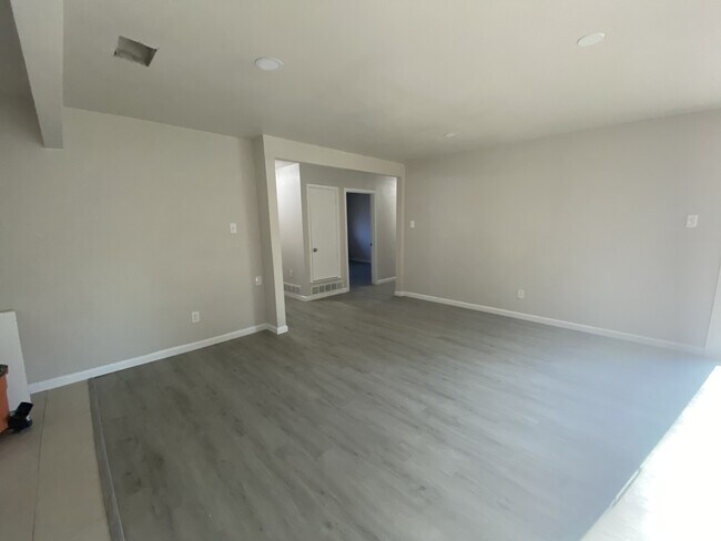 Building Photo - 509 Charlotte St