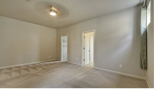 Building Photo - Discover the Charm of This Elegant North P...