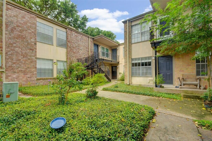 Building Photo - 5550 N Braeswood Blvd