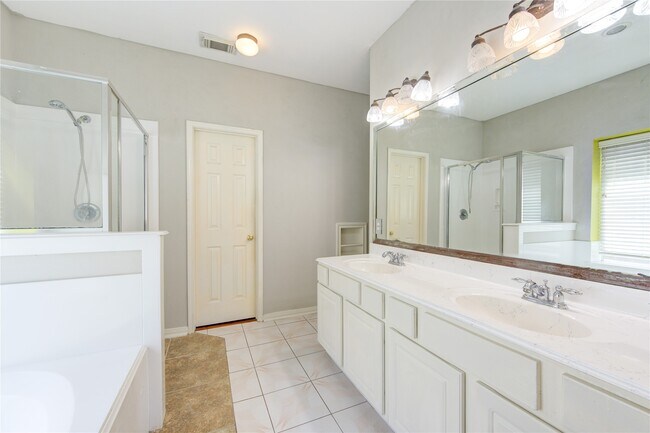 Building Photo - 2921 Indigo Dr