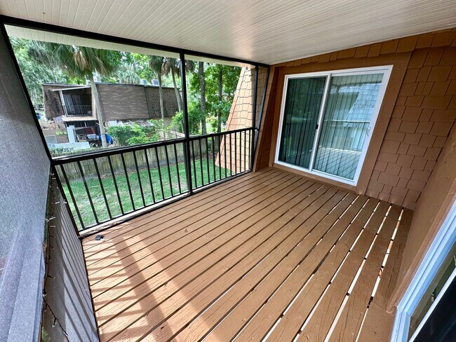 Building Photo - Fully Remodeled - 2/2 Townhome in Central ...