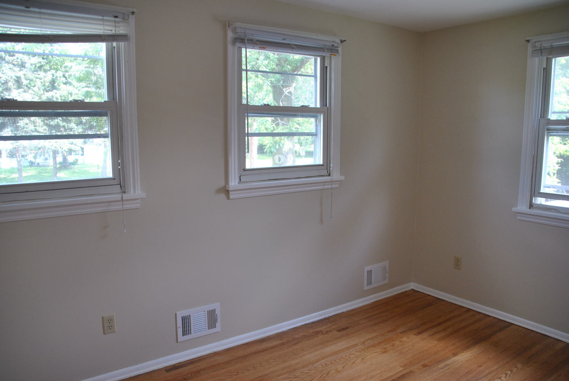 Bedroom 1 - 1165 Whitney Rd E