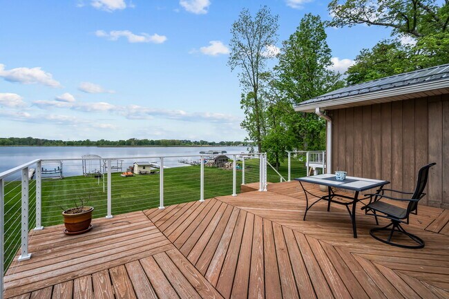 Building Photo - 2083 Chapman Lake Dr