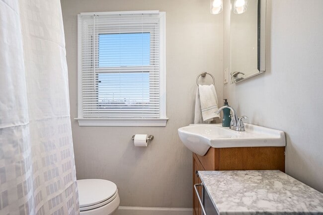 Building Photo - Beautiful 3 Bedroom Twin in Lansdale with garage $2,400/month