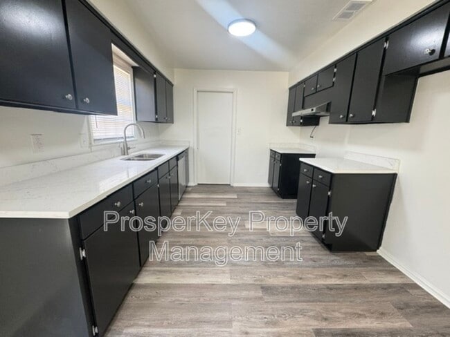 Building Photo - 210 Playa Del Ray Dr