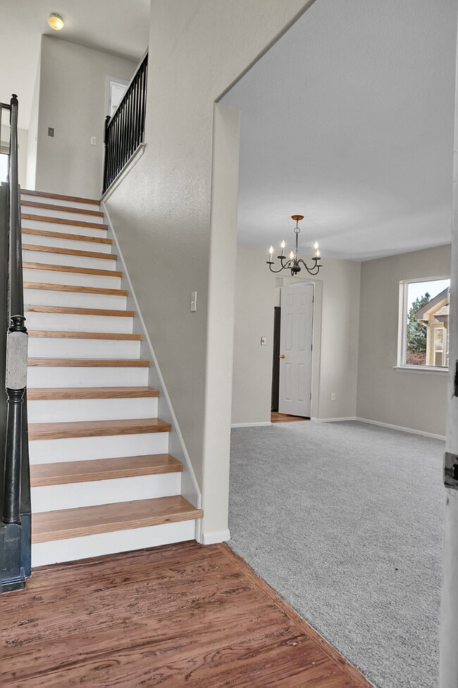 Building Photo - $2,695.00, 4 bed, 3.5 bath, located in Col...