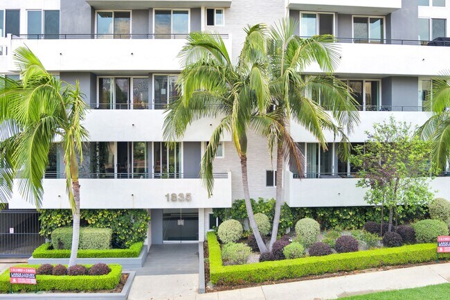 Building Photo - Holmby Apartments