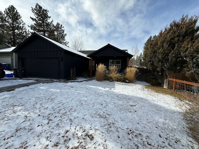 Building Photo - Beautifully Updated 3 Bed/2 Bath Home - Lodgepole Drive